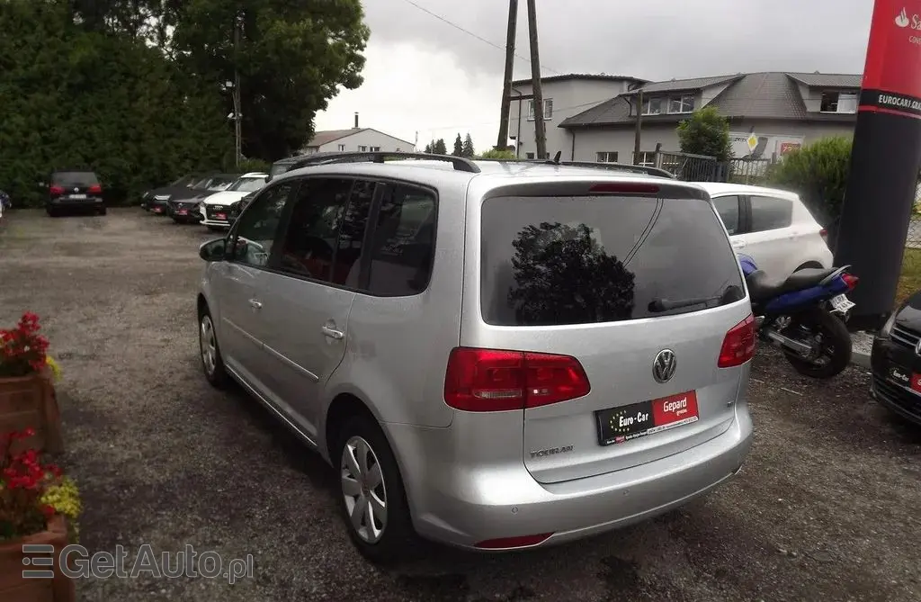 VOLKSWAGEN Touran 
