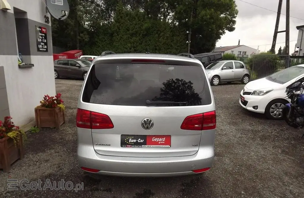 VOLKSWAGEN Touran 