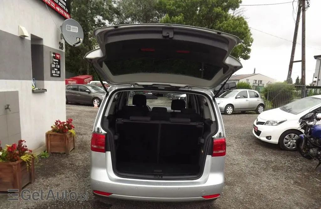 VOLKSWAGEN Touran 