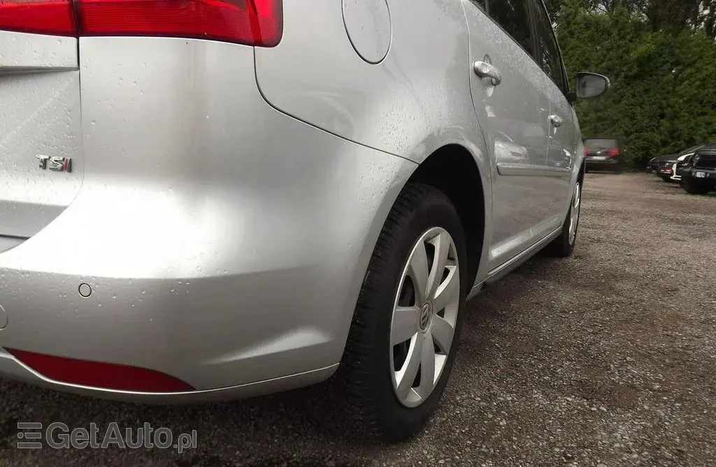 VOLKSWAGEN Touran 