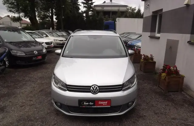 VOLKSWAGEN Touran 