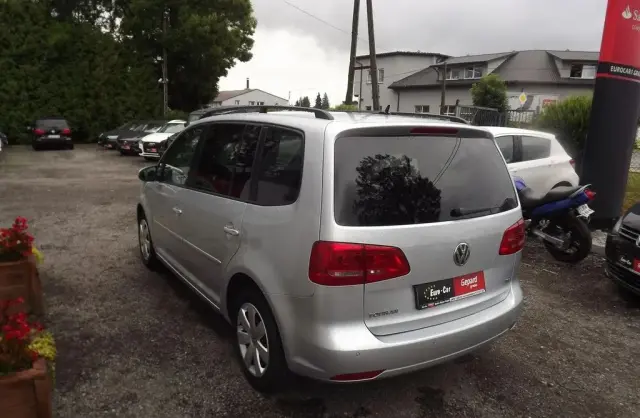 VOLKSWAGEN Touran 