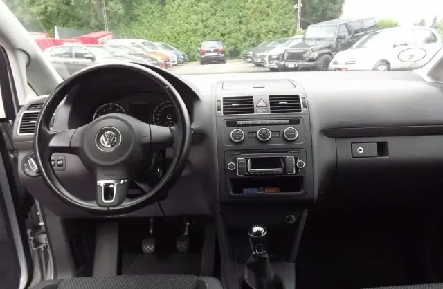 VOLKSWAGEN Touran 