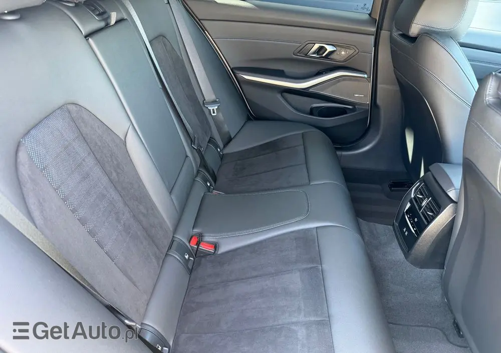 BMW Seria 3 320d xDrive M Sport Shadow
