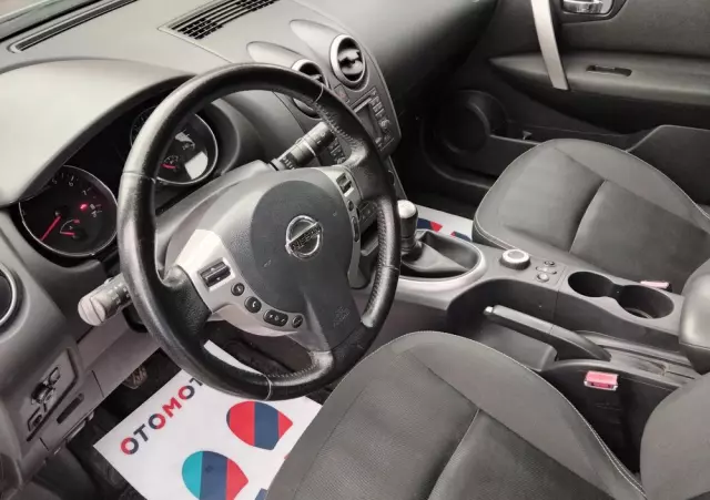 NISSAN Qashqai 2.0 4 x 4 visia