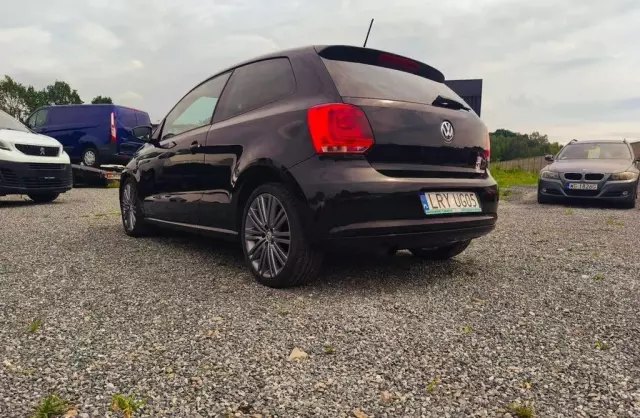 VOLKSWAGEN Polo 