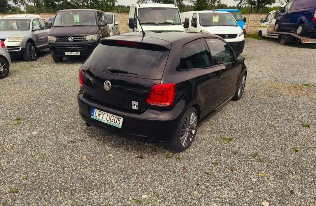 VOLKSWAGEN Polo 