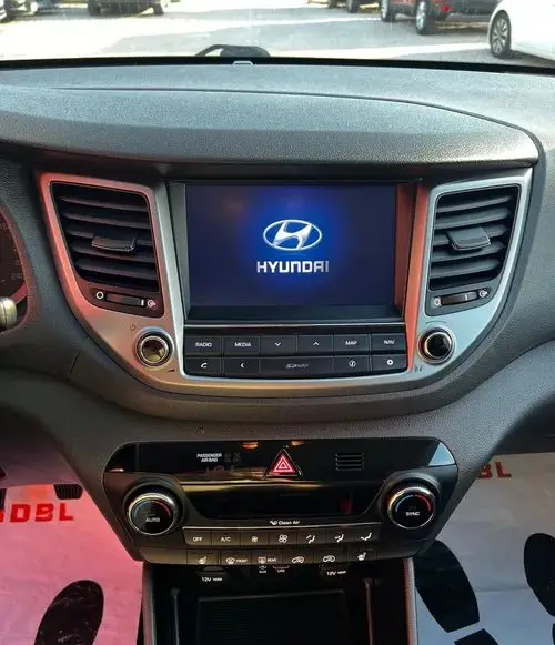 HYUNDAI Tucson 