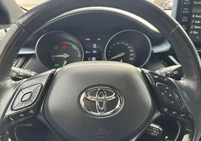 TOYOTA C-HR 