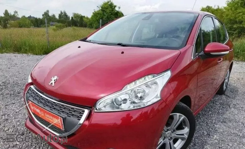 PEUGEOT 208 