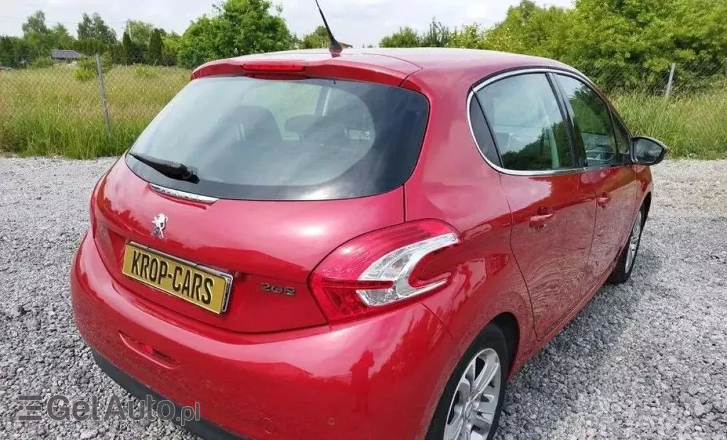 PEUGEOT 208 