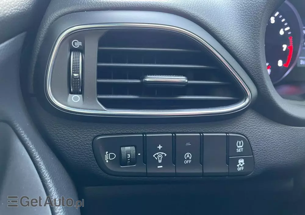 HYUNDAI I30 1.5 DPI Classic +