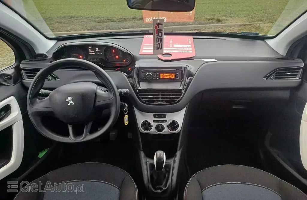 PEUGEOT 208 