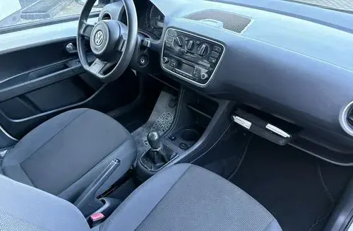VOLKSWAGEN Up! 