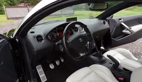 PEUGEOT RCZ 