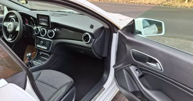 MERCEDES-BENZ CLA 180 d