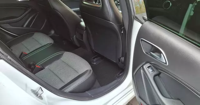 MERCEDES-BENZ CLA 180 d