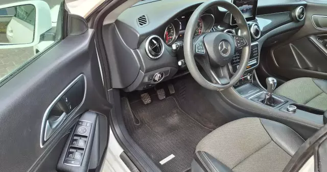 MERCEDES-BENZ CLA 180 d