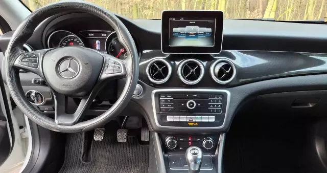MERCEDES-BENZ CLA 180 d