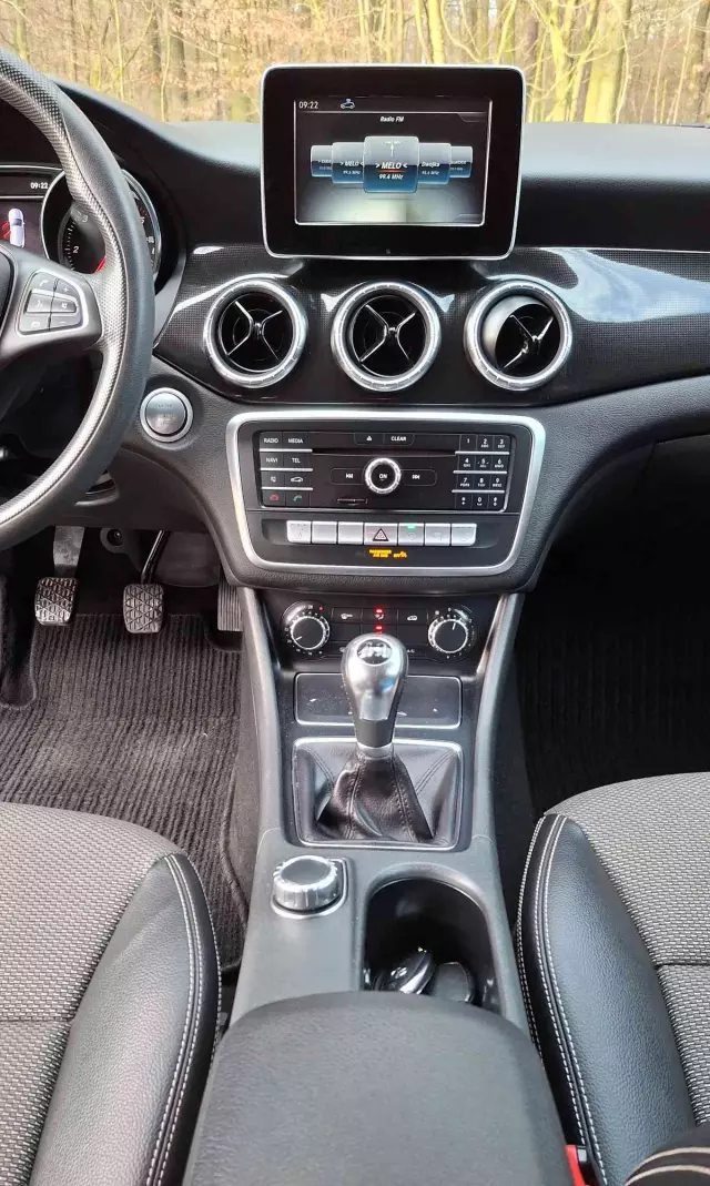 MERCEDES-BENZ CLA 180 d