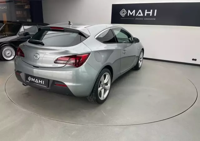 OPEL Astra IV GTC 2.0 CDTI Sport