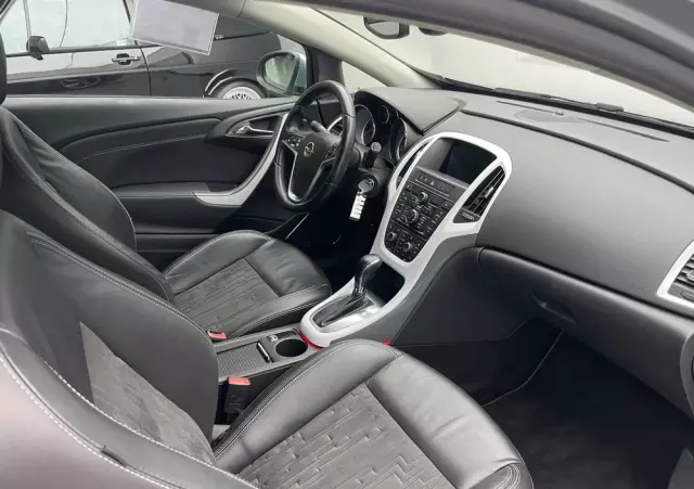 OPEL Astra IV GTC 2.0 CDTI Sport