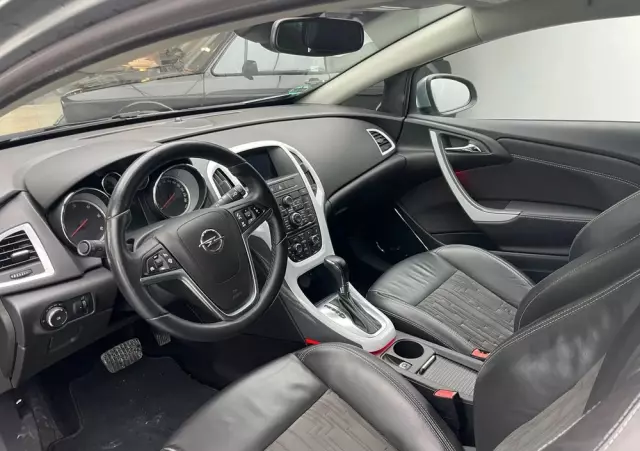 OPEL Astra IV GTC 2.0 CDTI Sport