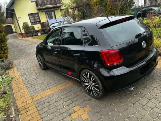 VOLKSWAGEN Polo 