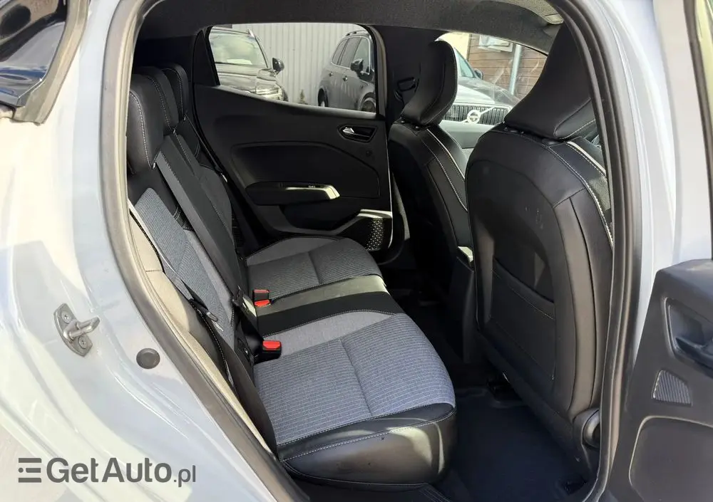 RENAULT Clio 1.6 E-TECH Intens