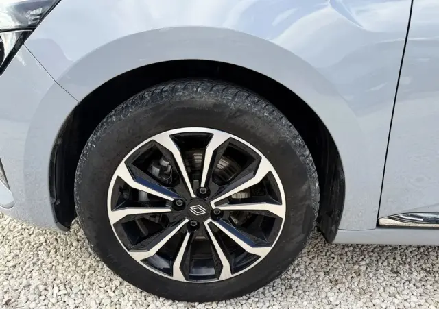 RENAULT Clio 1.6 E-TECH Intens