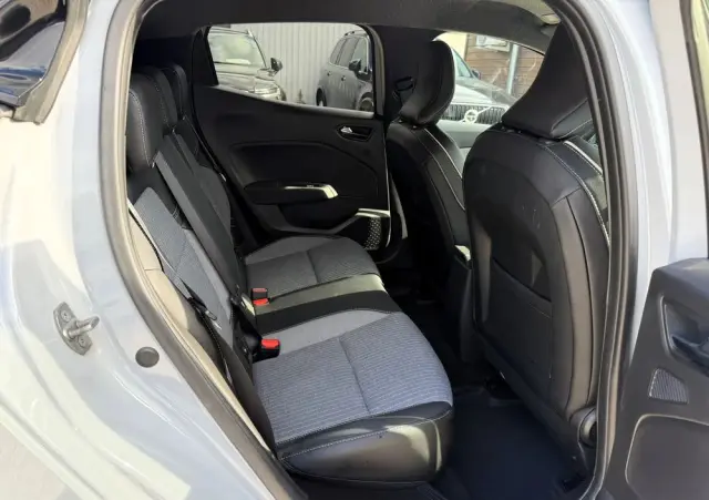 RENAULT Clio 1.6 E-TECH Intens