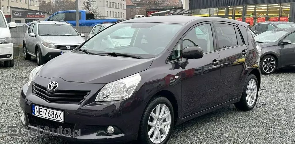 TOYOTA Verso 