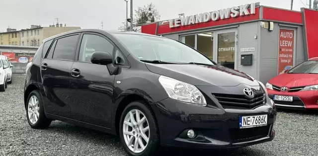 TOYOTA Verso 