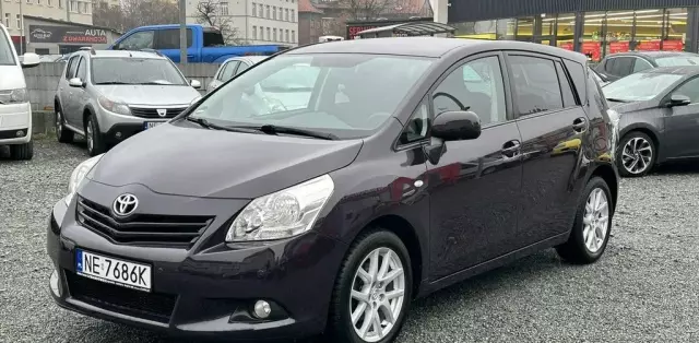 TOYOTA Verso 