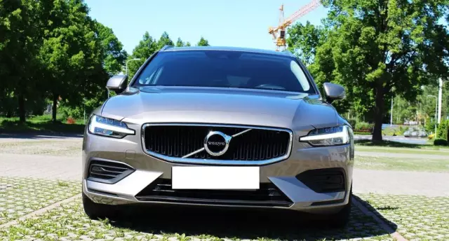 VOLVO V60 