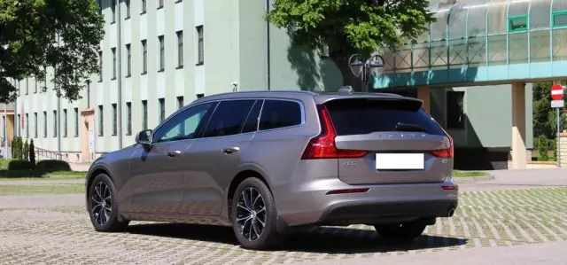 VOLVO V60 
