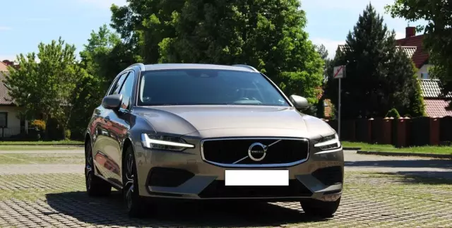 VOLVO V60 