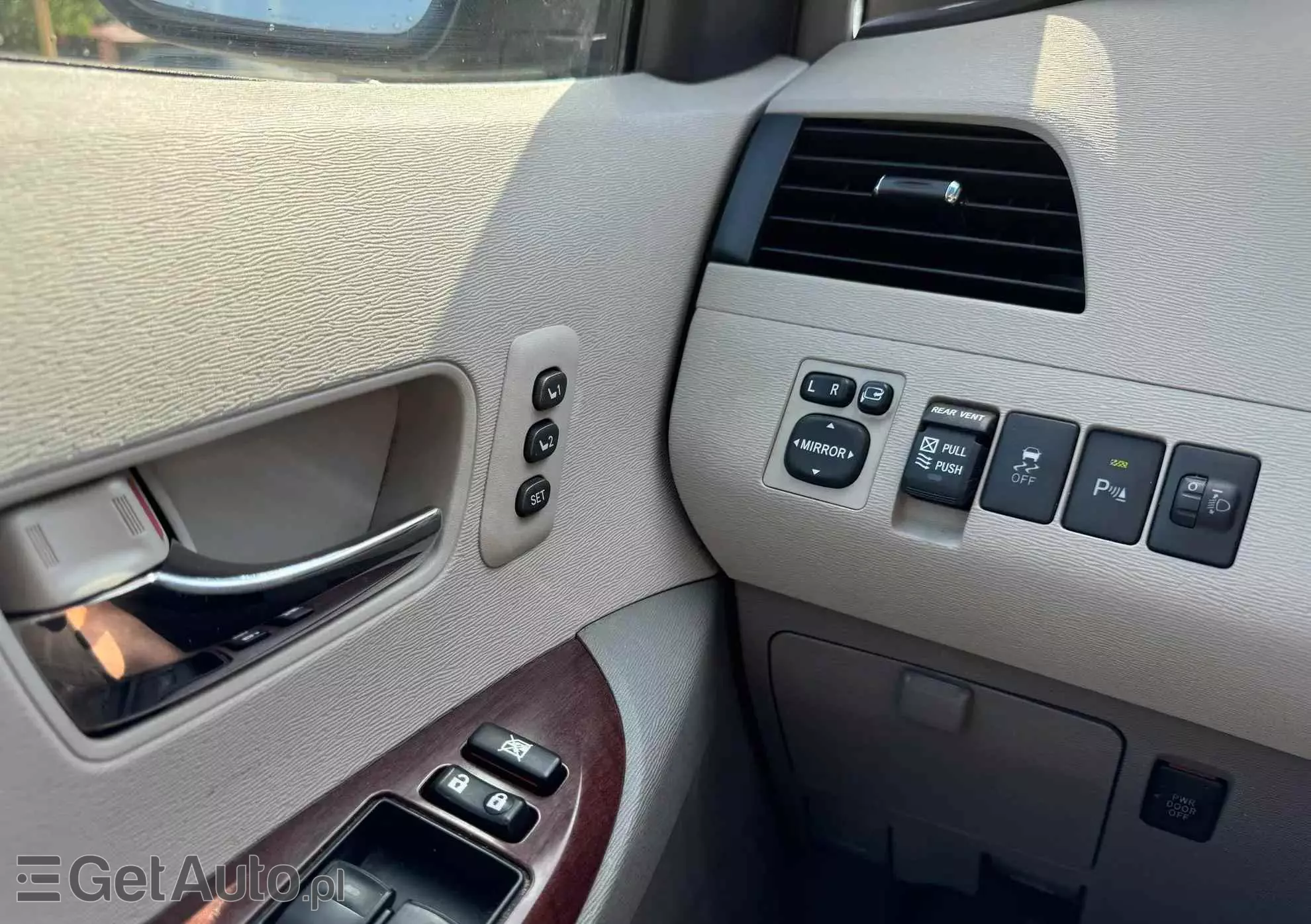 TOYOTA Sienna 3.5 V6