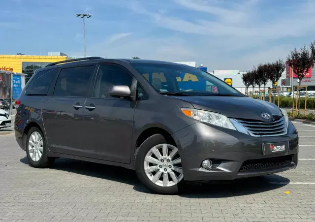 TOYOTA Sienna 3.5 V6