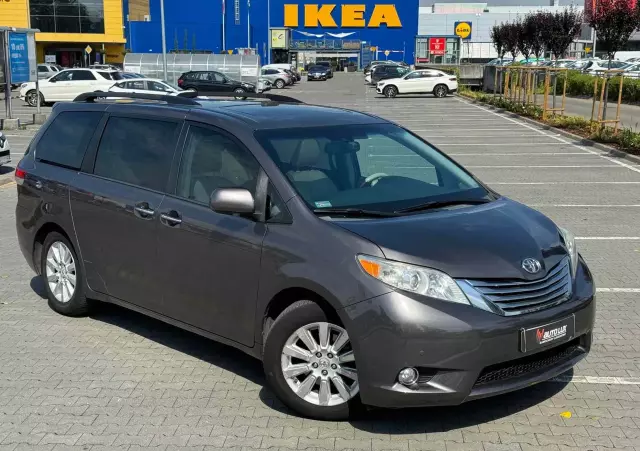 TOYOTA Sienna 3.5 V6