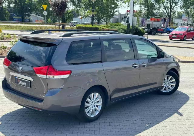 TOYOTA Sienna 3.5 V6