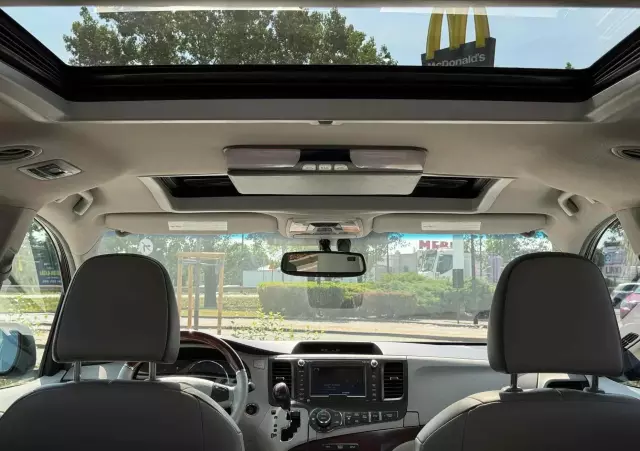 TOYOTA Sienna 3.5 V6