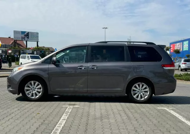 TOYOTA Sienna 3.5 V6