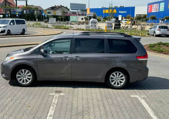 TOYOTA Sienna 3.5 V6