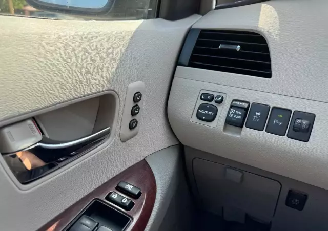 TOYOTA Sienna 3.5 V6