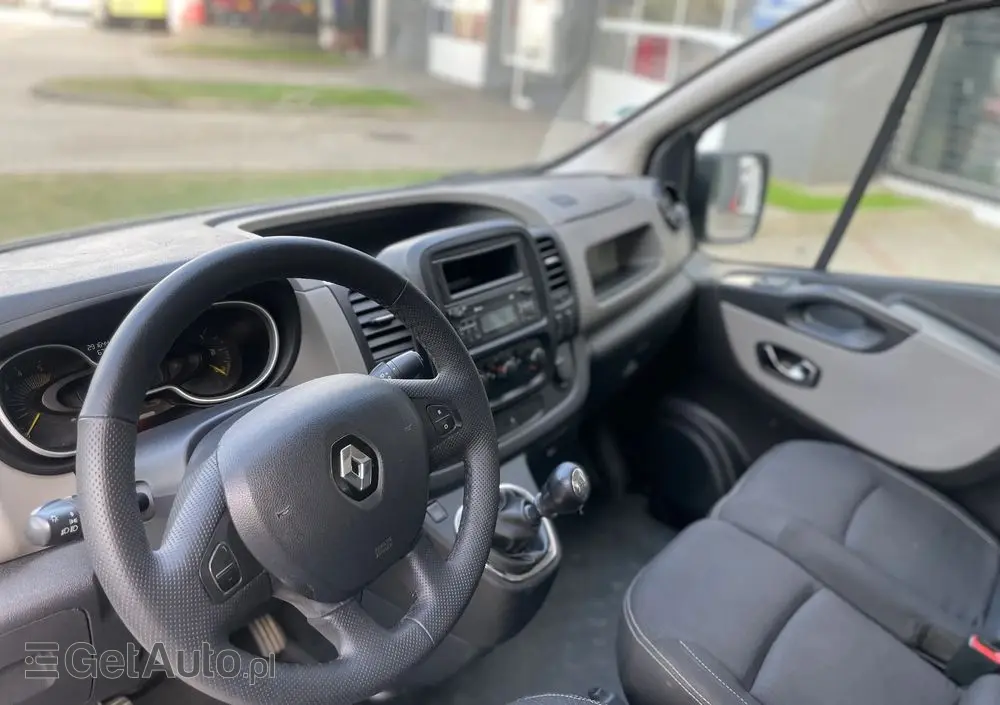 RENAULT Trafic 