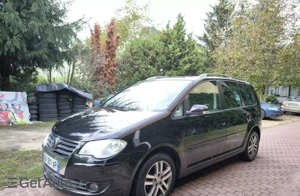 VOLKSWAGEN Touran 
