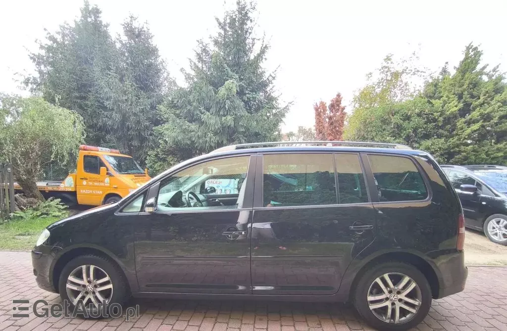 VOLKSWAGEN Touran 