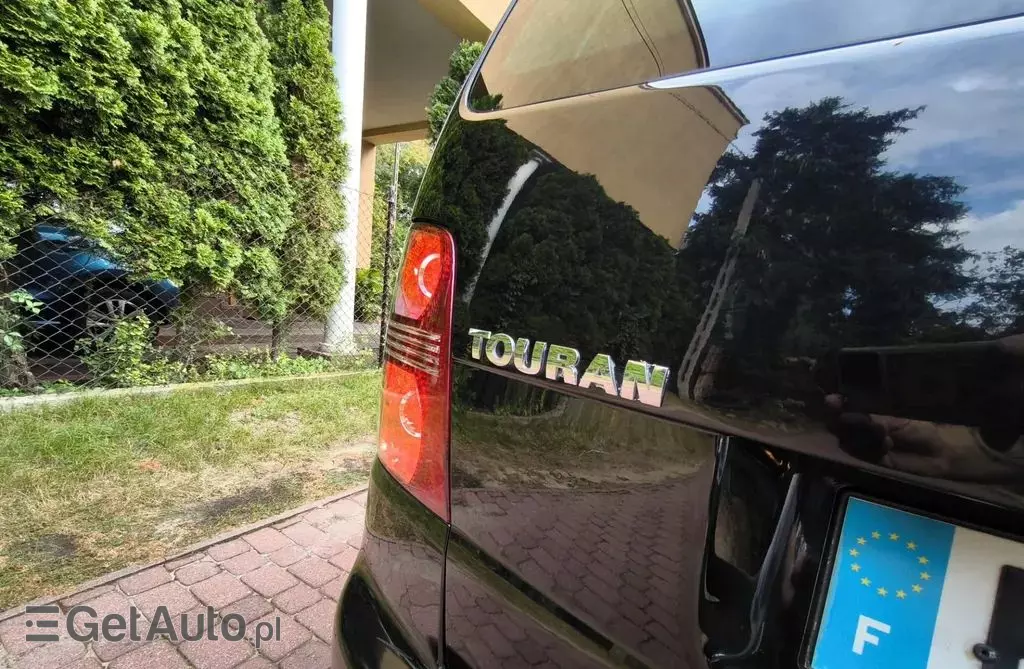 VOLKSWAGEN Touran 