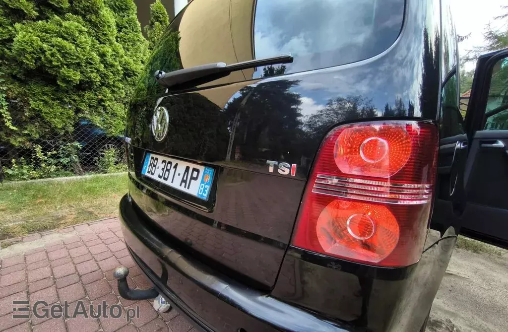 VOLKSWAGEN Touran 